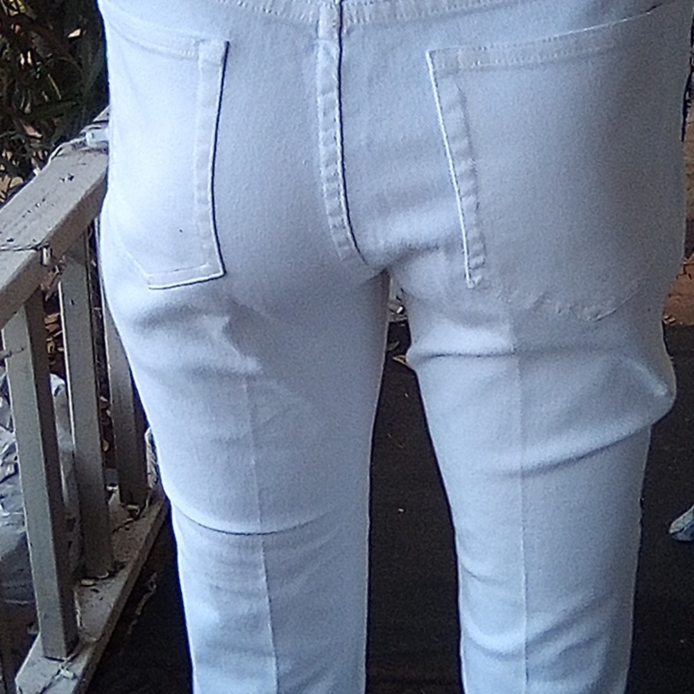 Lauren Jeans Co. Size 8 Petite White Denim Jeans With Beaded side Seams. - Picture 5 of 10